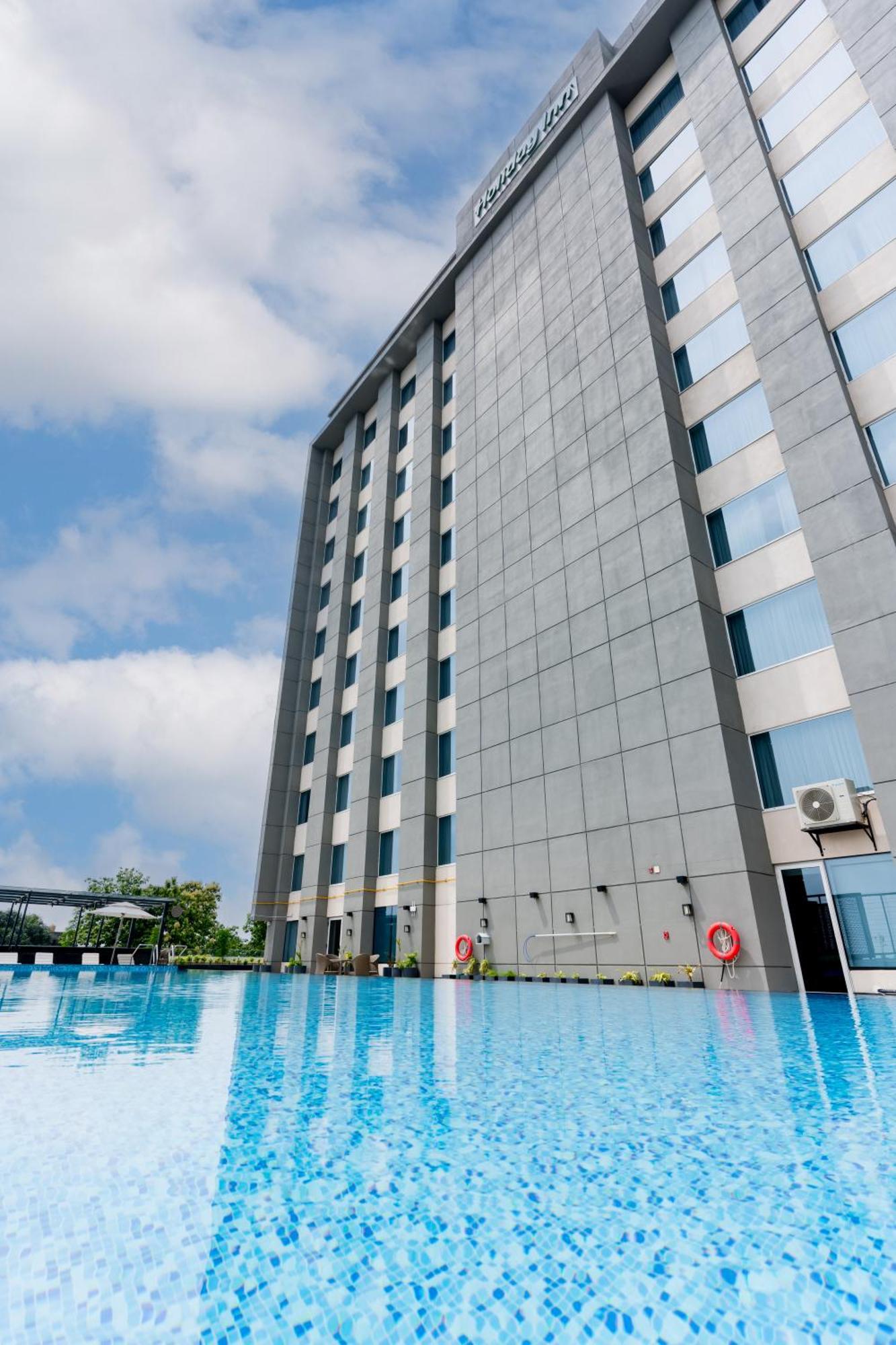 Holiday Inn Lucknow Airport By Ihg Экстерьер фото