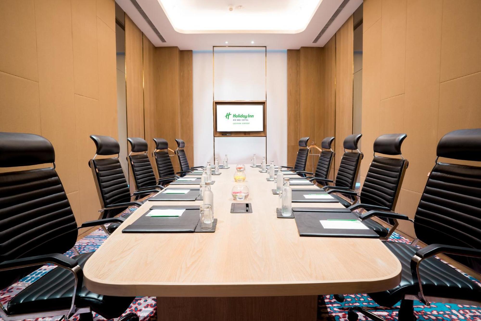 Holiday Inn Lucknow Airport By Ihg Экстерьер фото