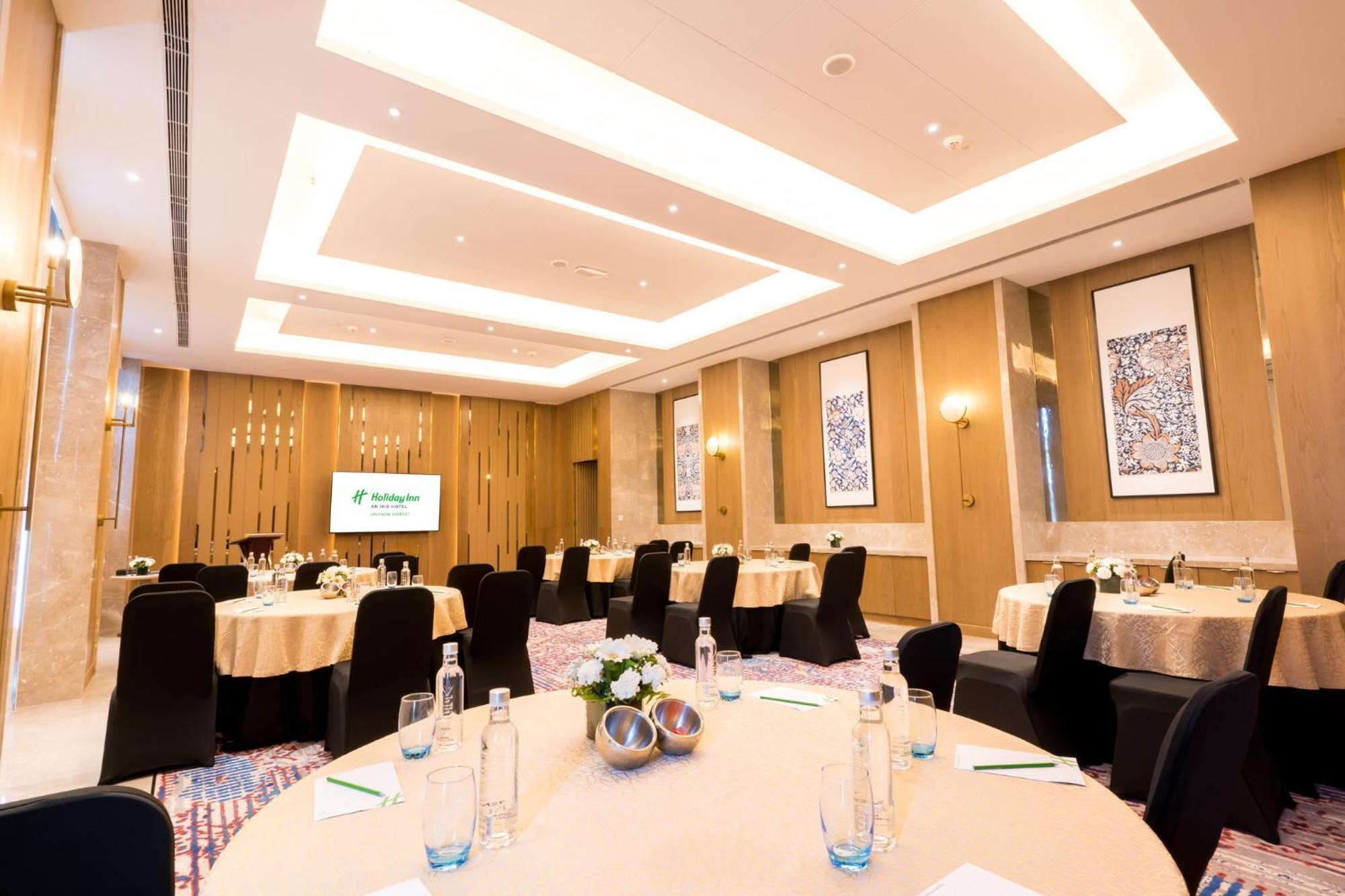 Holiday Inn Lucknow Airport By Ihg Экстерьер фото