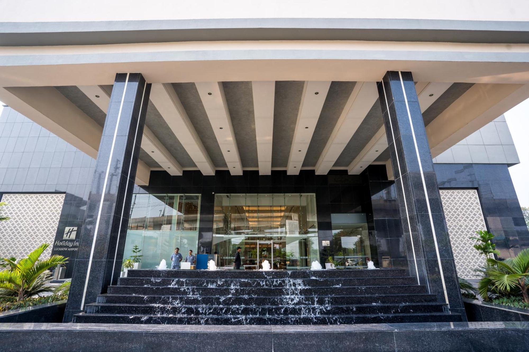 Holiday Inn Lucknow Airport By Ihg Экстерьер фото